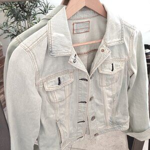 Light Wash Denim Jean Jacket AE American Eagle Outfitters 100% Cotton Size Small